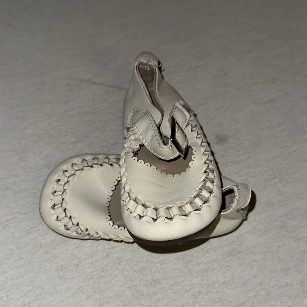 Kids Toddler Size 7 Stylish Cream Kids Moccasins.